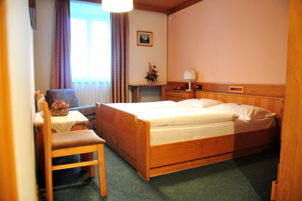 Hotel Grauer Baer Bressanone Ruang foto