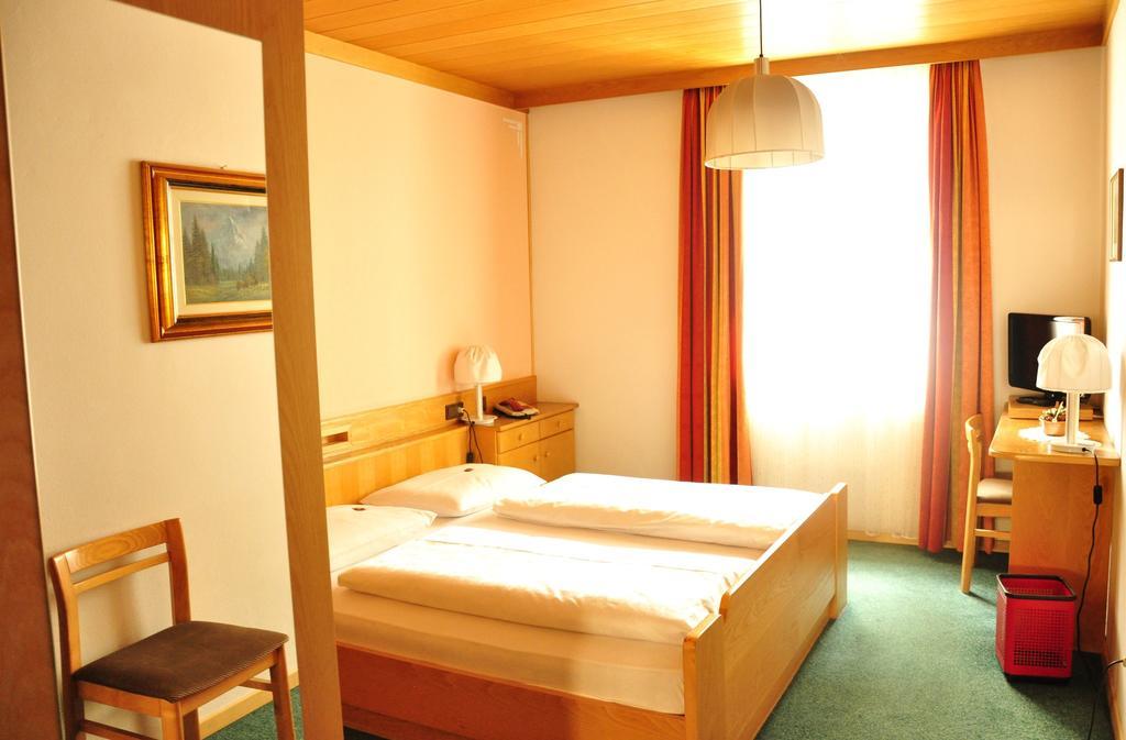 Hotel Grauer Baer Bressanone Ruang foto