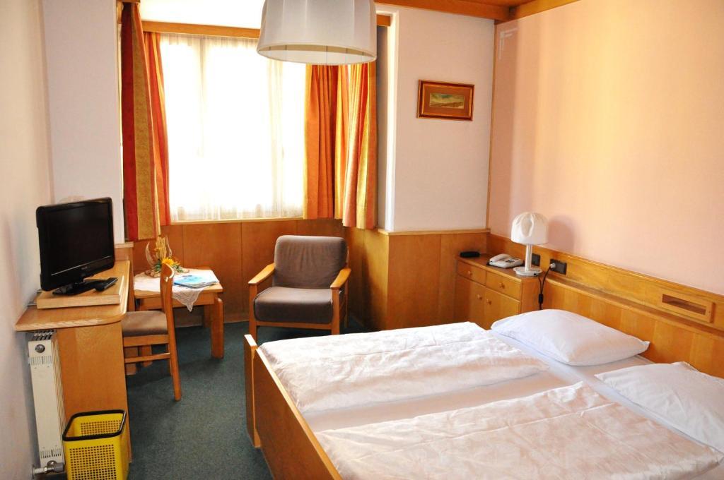 Hotel Grauer Baer Bressanone Ruang foto