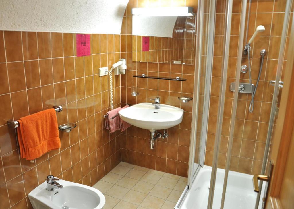 Hotel Grauer Baer Bressanone Ruang foto